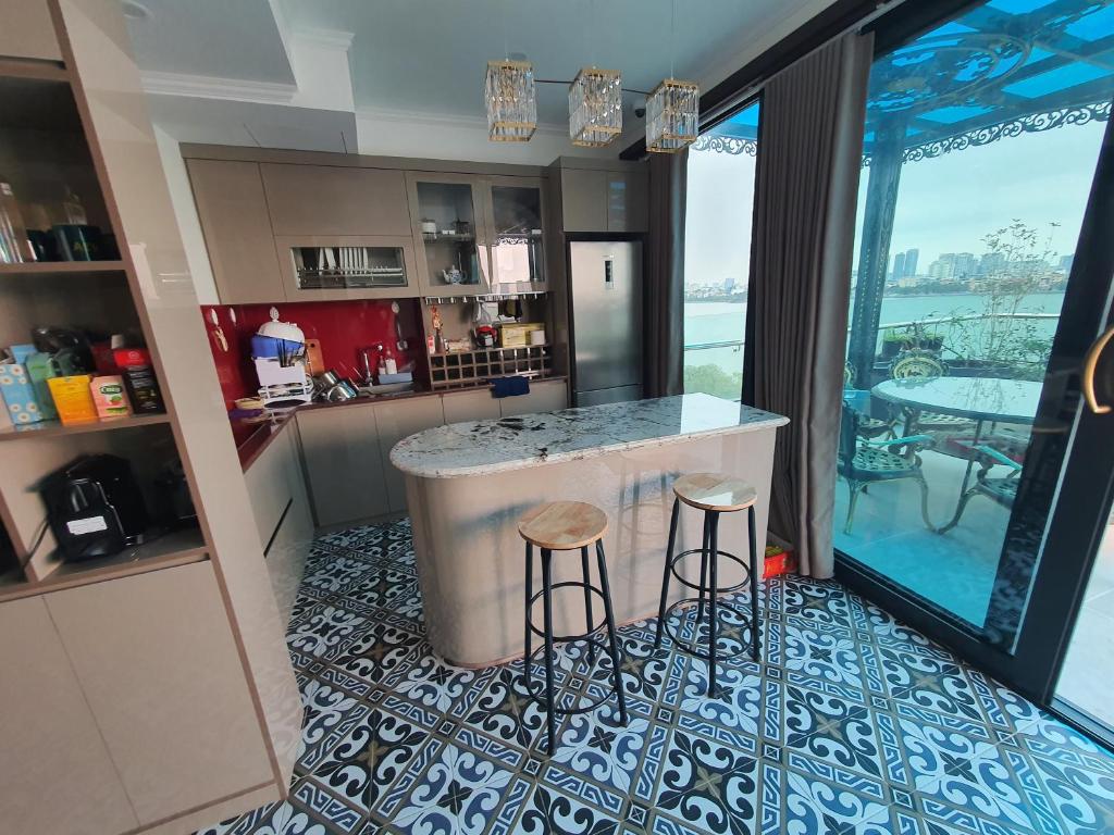 Lakeside Retreat - Tay Ho - 4