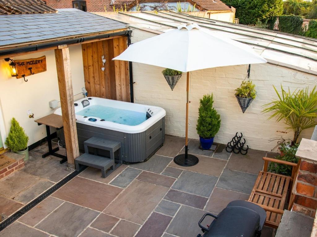 The Nest Close to York with Hot Tub, Barmby on the Marsh