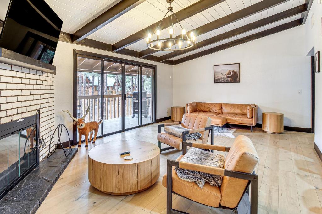 Sledding Thrills and Fireside Warmth Pinetop Home, Pinetop