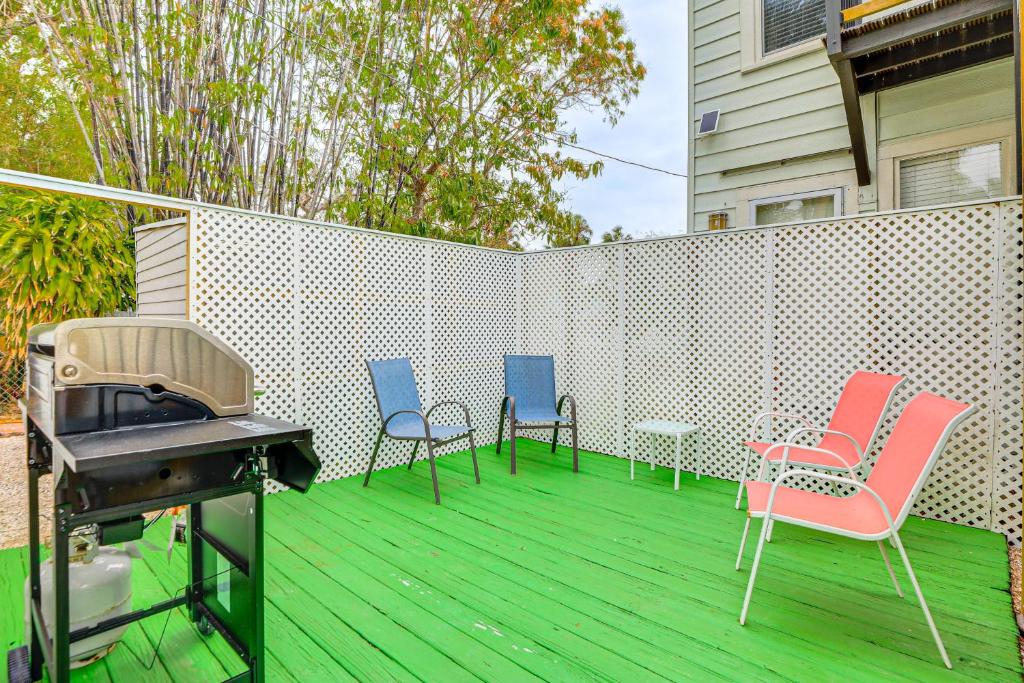 Walk to Manatee River Palmetto Unit with Sunroom, Palmetto