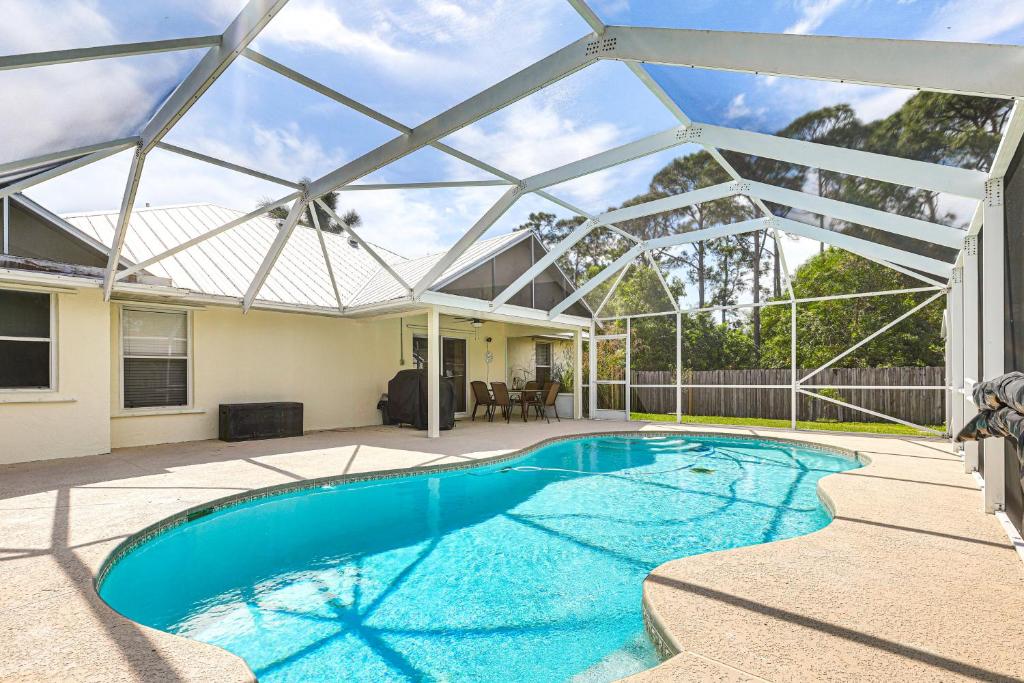 9 Mi to Clover Park Poolside Paradise!, Port Saint Lucie