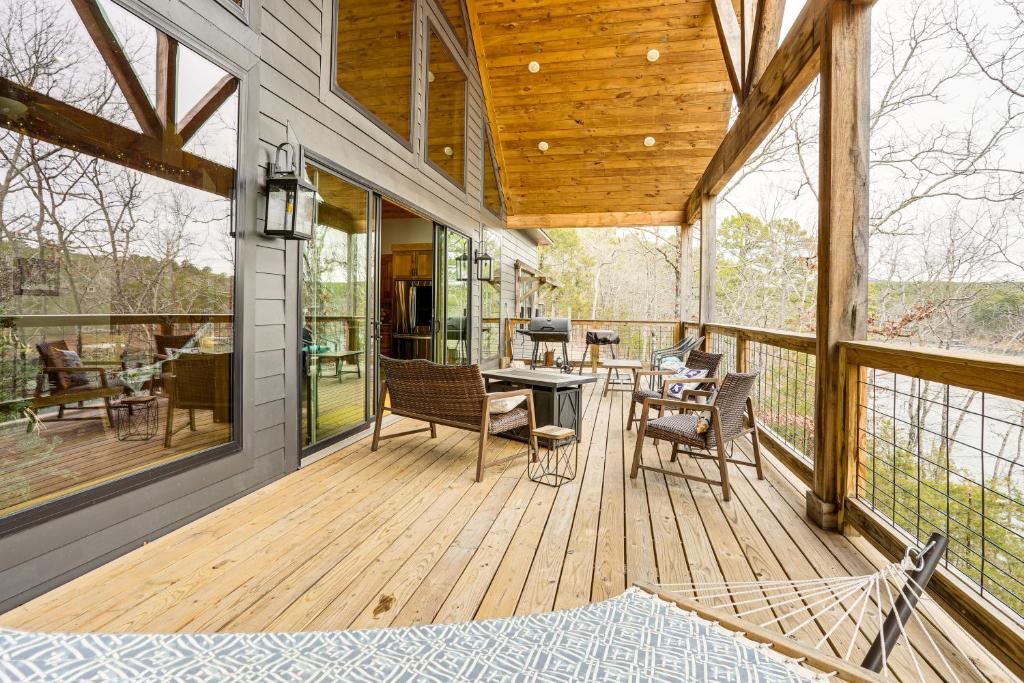 Lake Views and Golf Access at Secluded Drasco Lodge, Heber Springs