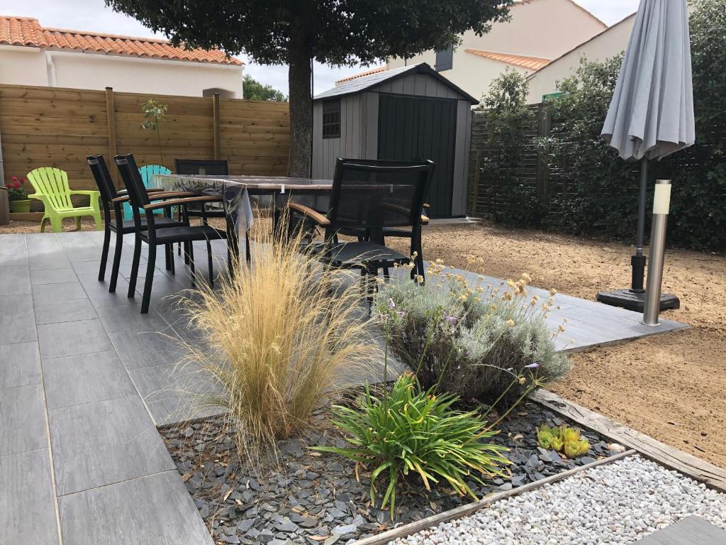 Maison en bord de mer et lisière de forêt - 1