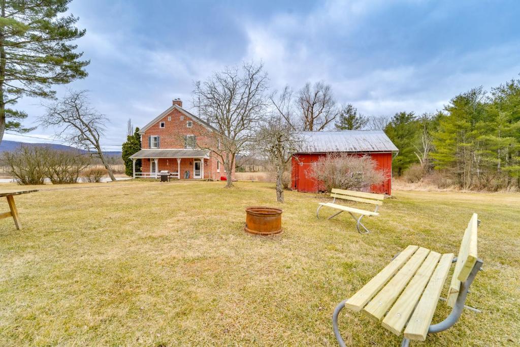 3 Mi to Penns Creek Access Hideaway with Grill!, Millmont