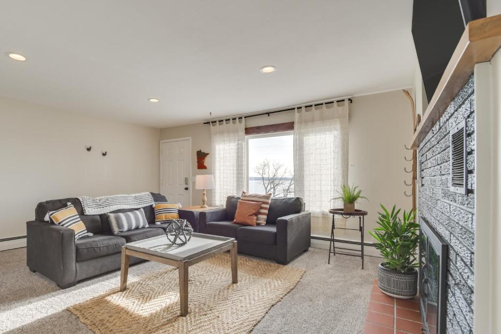 Fire Pit, Waterfront and Boat Dock Detroit Lake Gem, Detroit Lakes