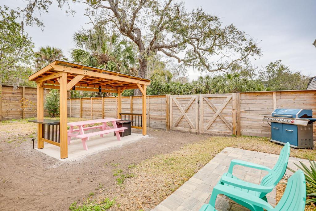 Walk to Beach Getaway with Fire Pit in St Augustine, St. Augustine