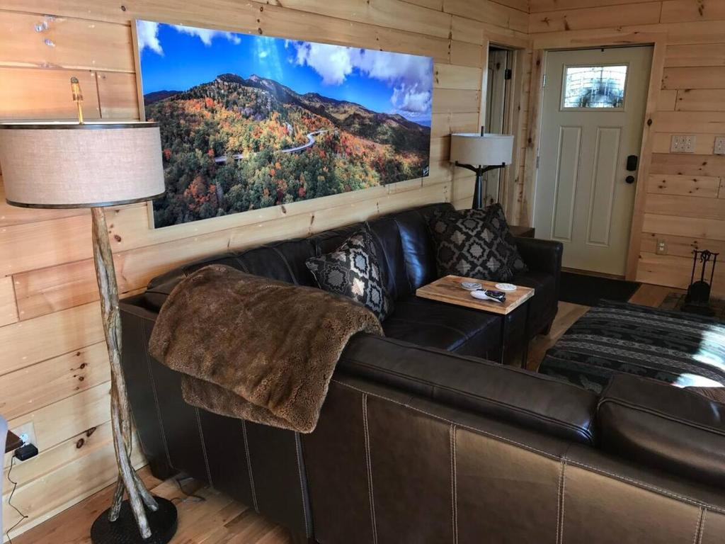 Elkhorn Rustic Blowing Rock Cabin Amazing Views, Bailey Camp