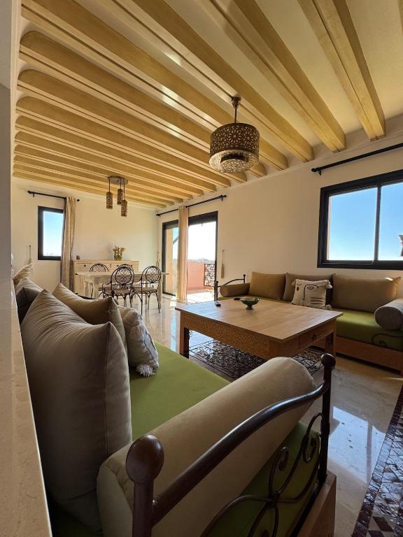 Cosy Appartement Avec Piscine, Terrain tennis et loisirs, Marakéš