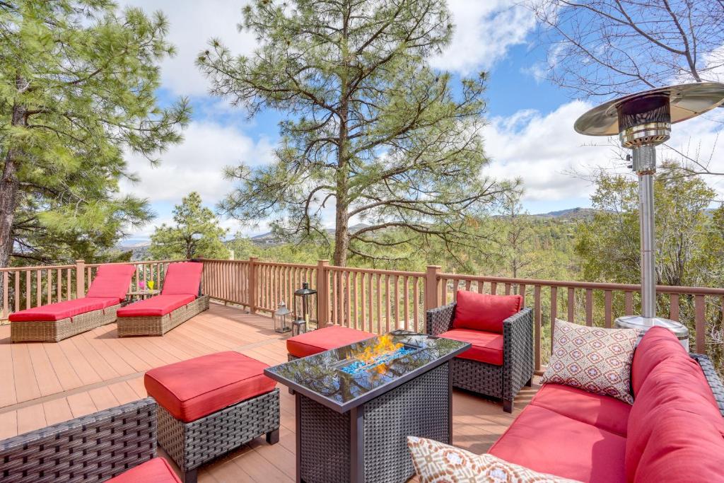 Mtn Views and Multi-Level Deck Prescott Paradise!, Prescott
