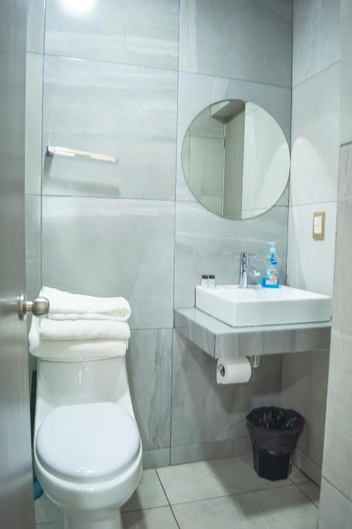condominio con una bonita vista del puerto deportivo de G P S rentas - 3