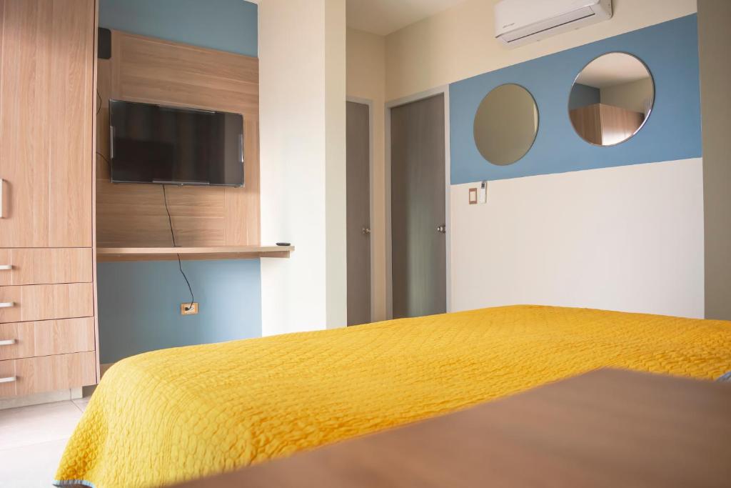 condominio con una bonita vista del puerto deportivo de G P S rentas - 5