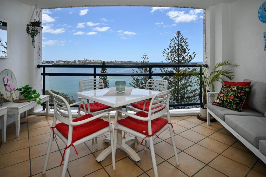 It's Five O'Clock Somewhere, Golden Beach