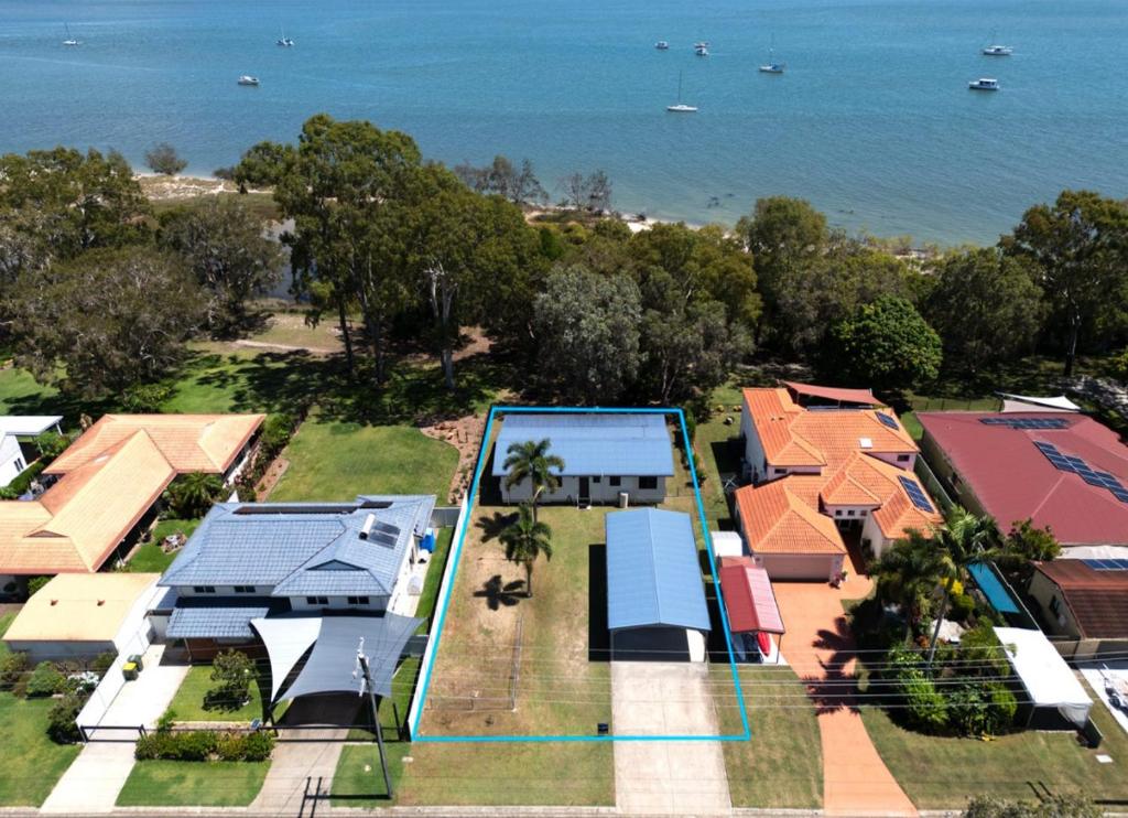 On The Bank, Burrum Heads