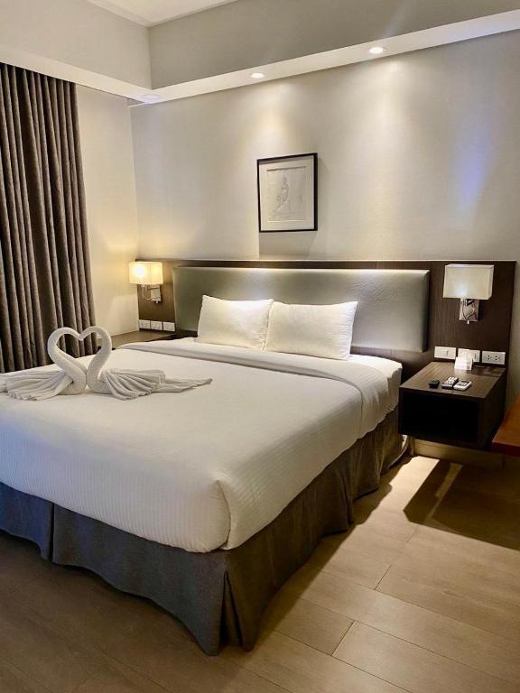 Aura Luxe Stays at BCCT, Manila