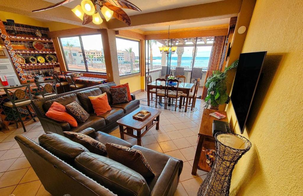 Las Gaviotas Condo 424 - Rustic Charm by the Waves - 2
