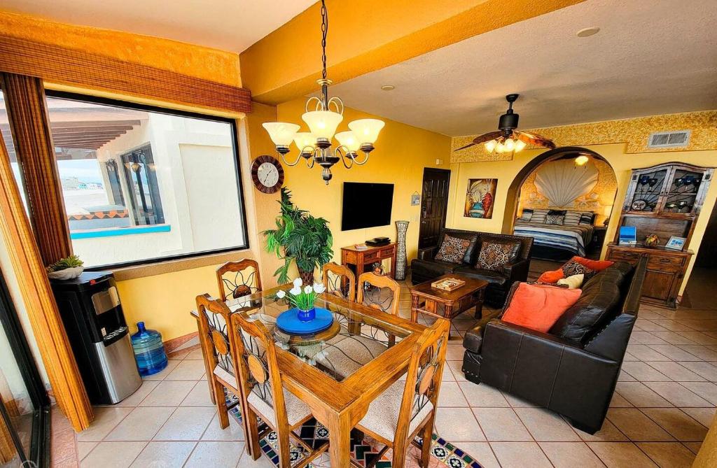 Las Gaviotas Condo 424 - Rustic Charm by the Waves - 4