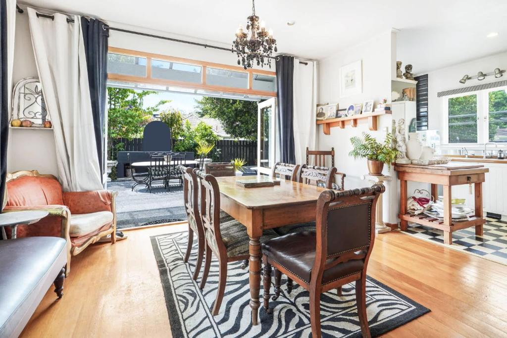 Unique Character in Exclusive River Road Location, Hamilton