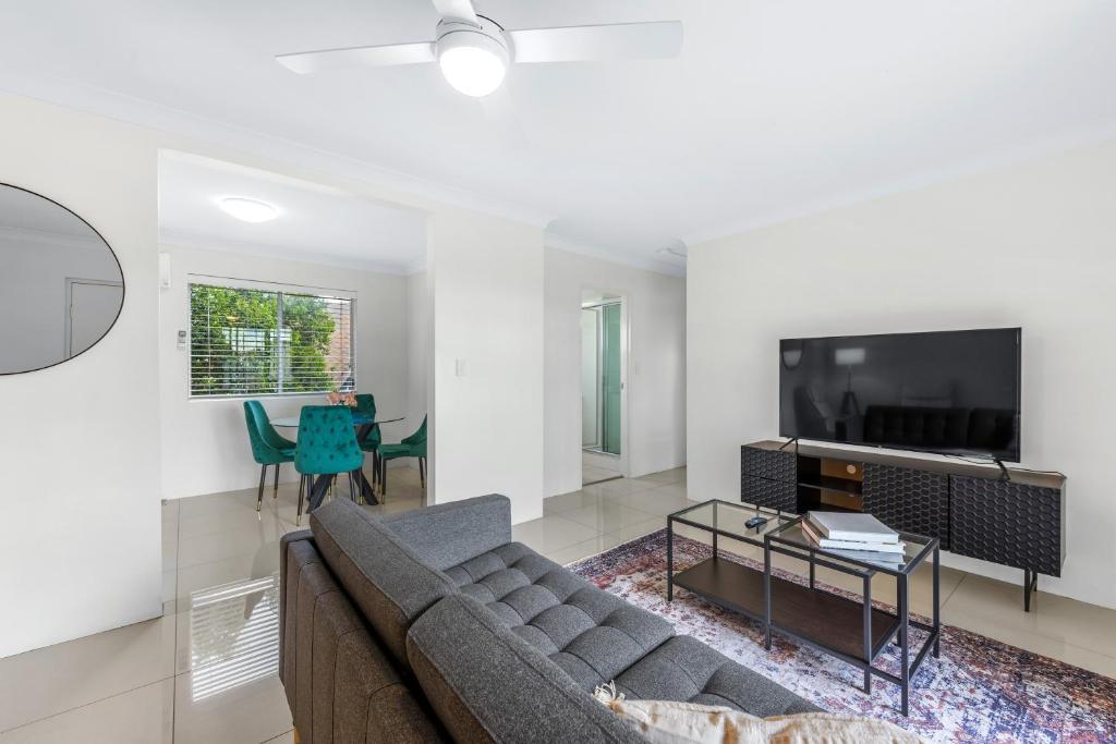 Stylish 2BRM Apt near Gabba with Free Parking & WiFi, Brisbane