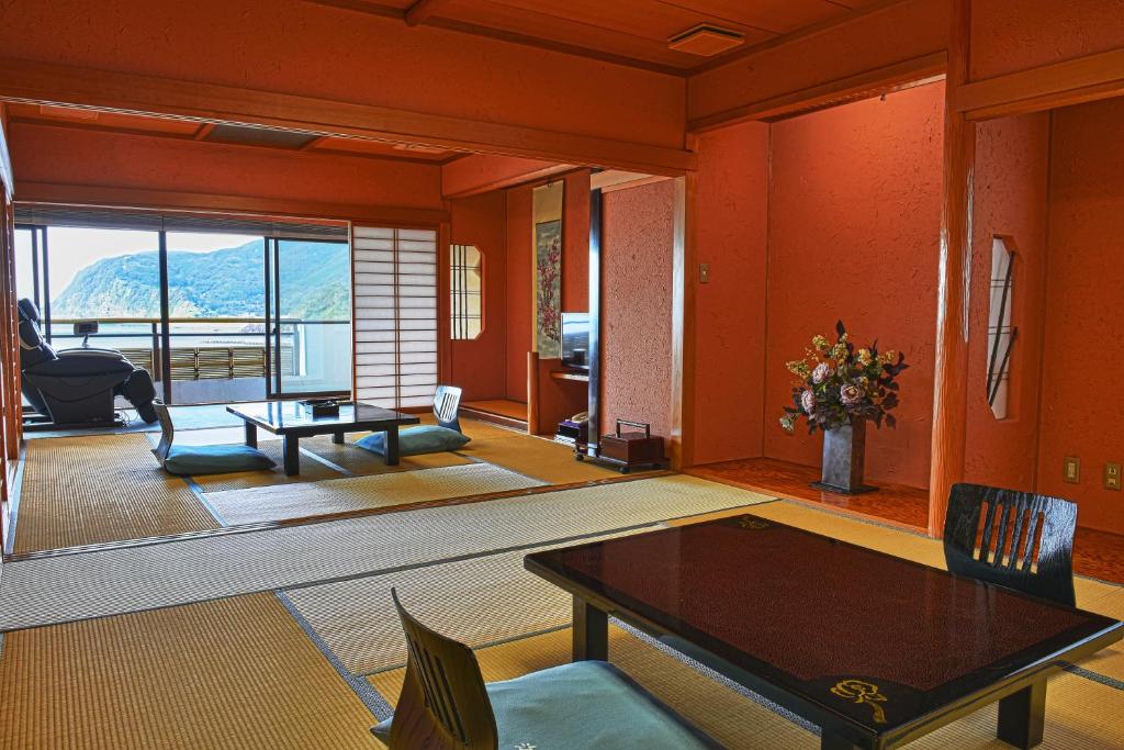 Shin Kaikatei Izumi Hot Spring Ryokan