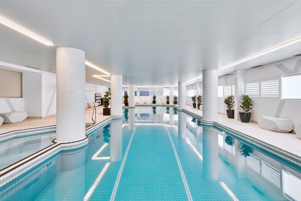 メリトン スイーツ ボンダイ ジャンクション (Meriton Suites Bondi Junction) スイミングプール