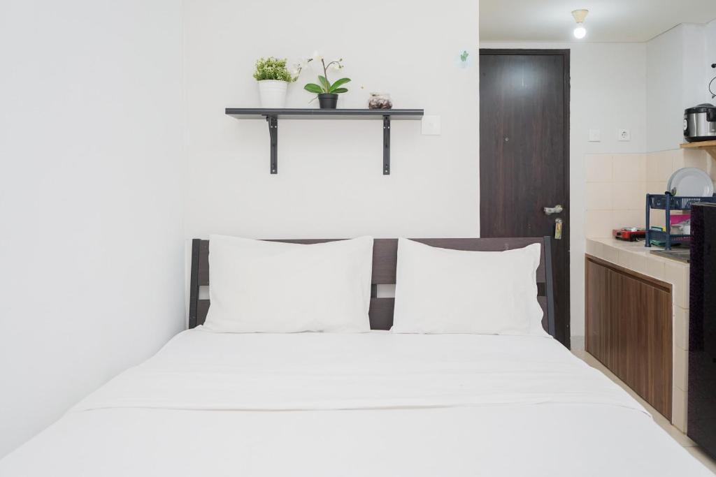 Nice and Spacious Studio at Serpong Greenview Apartment By Travelio, Tangerang