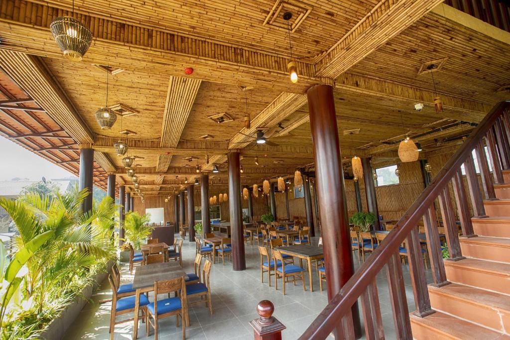 4. Hồ Đá Cổ..