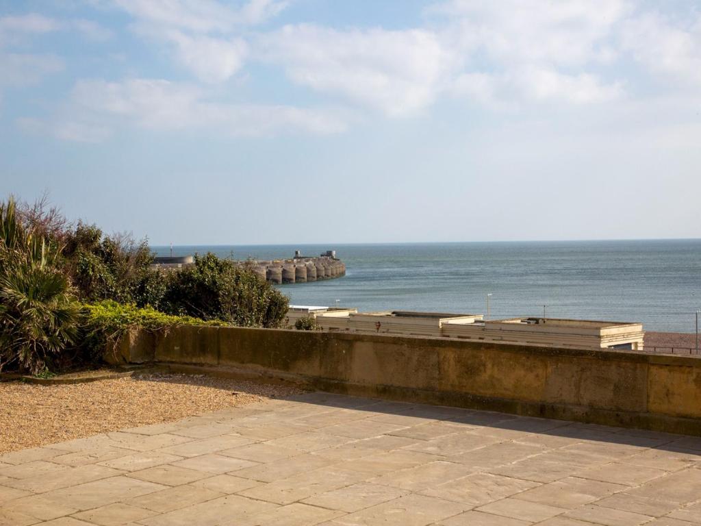 Pass the Keys Beachfront ultramarine boho getaway, Brighton & Hove