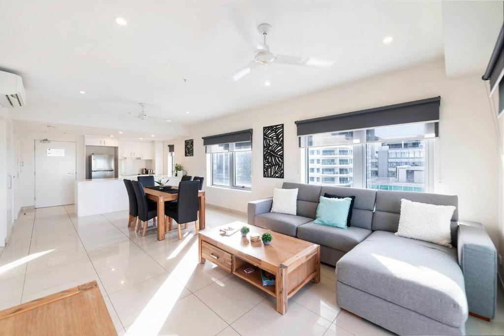 Harbour Hush - Poolside Central Base near Waterfront, Darwin