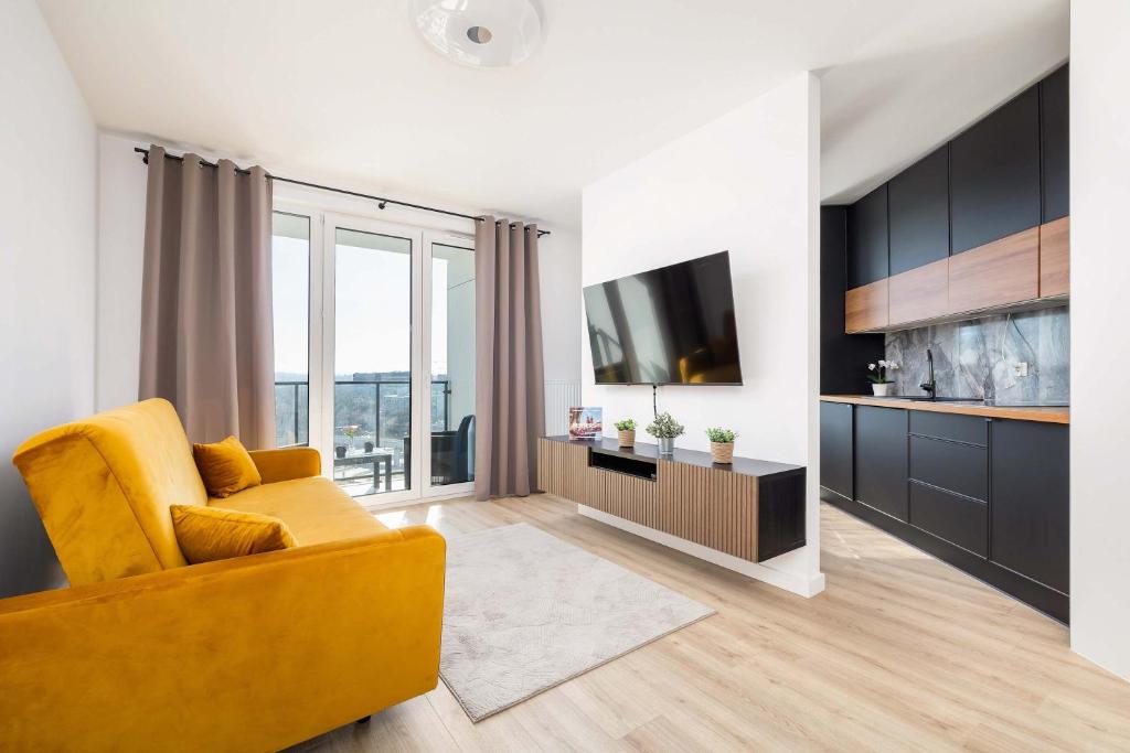 Elegant Apartment with Parking near Tauron Arena Kraków by Noclegi Renters, Krakov