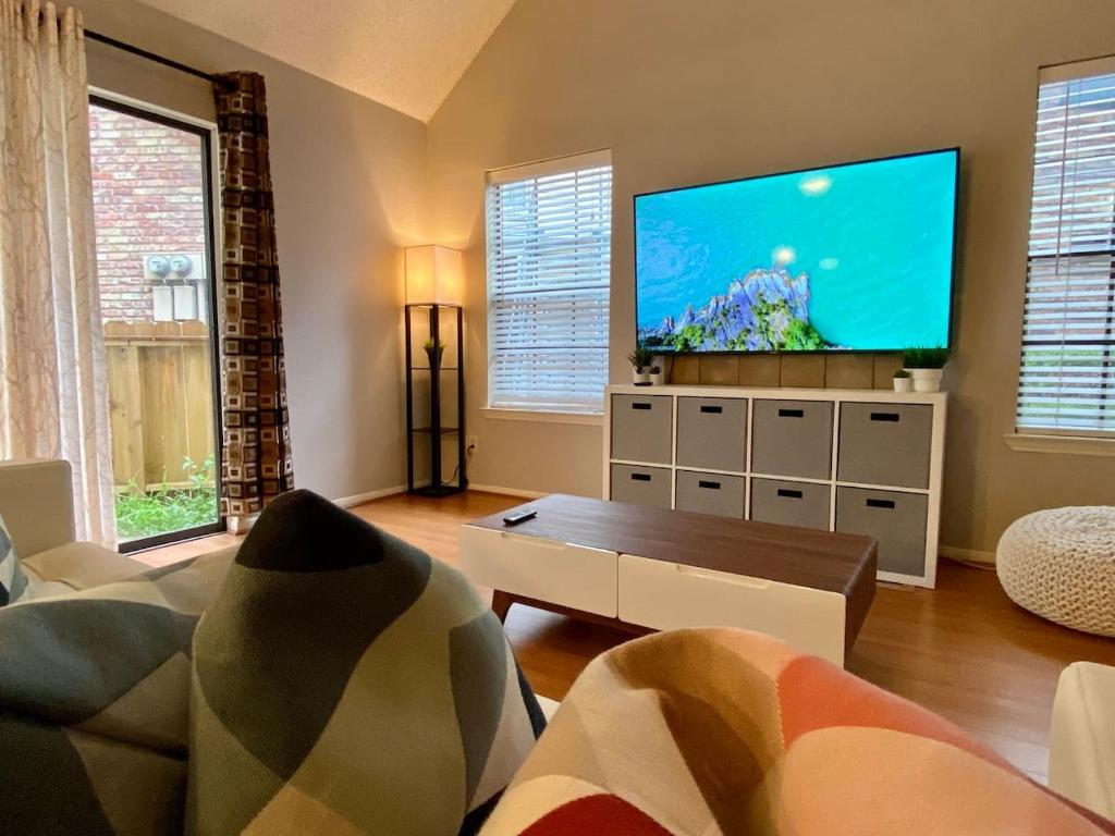 MidCentury Modern Longterm, Med Center Pool WD, Houston