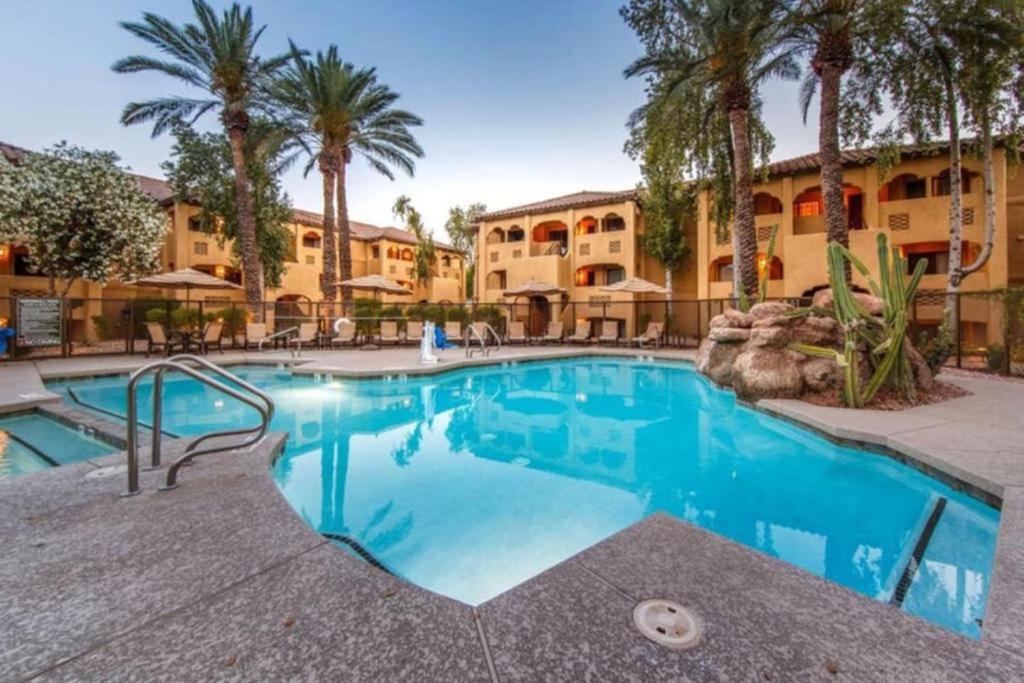 Enjoy resort setting with multiple pools including adult pool in 2BD condo, Scottsdale