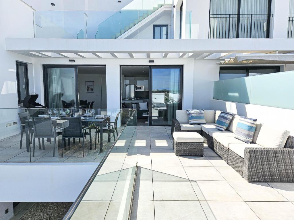 2nd floor Large Terrace & Pool views Casa Banderas - 4
