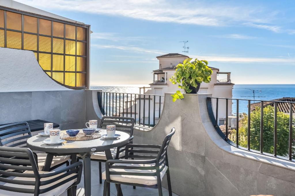 Luxury Stay with Rooftop Terrace 2 Min to Beach - 3