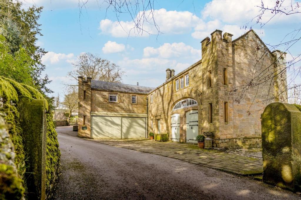 The Entire Coach House at Middleton Hall, Three Bedroom Holiday Home, Middleton