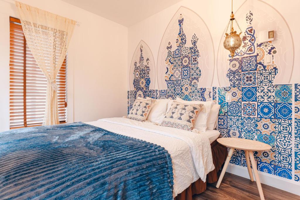 Luxury Boho-Inspired APT in Montreal, Montreal