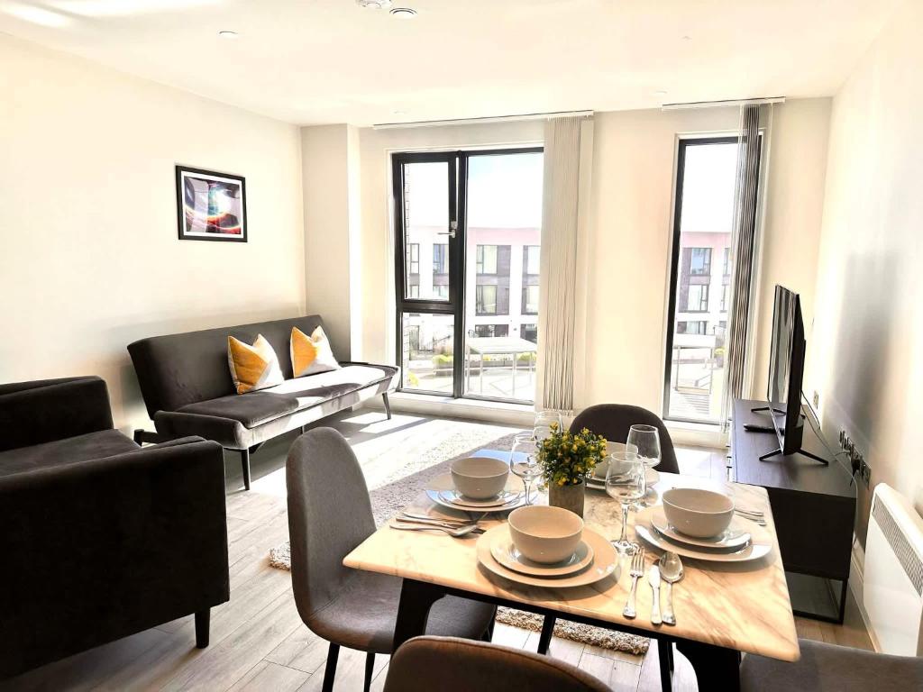 St Martin's Place 5-Guest Apt in BMH, Birmingham