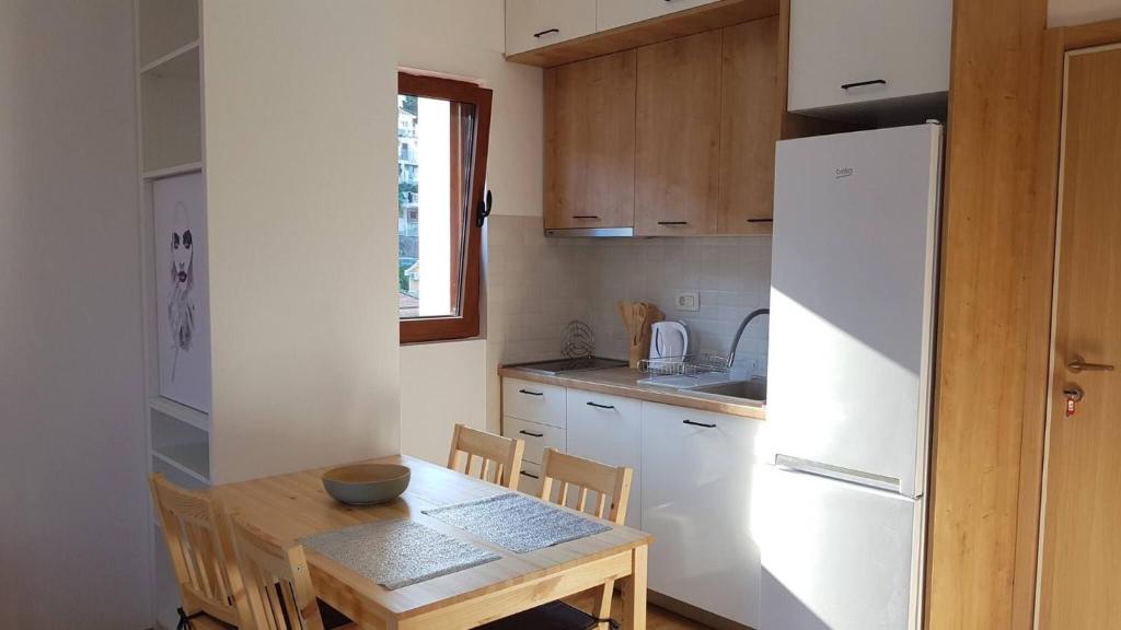 Cozy Budva Apartment in City Center with Mountain Views - 5