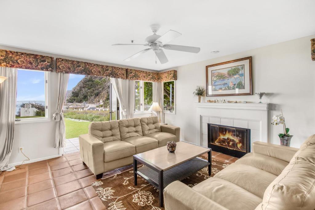 H1063 - Hamilton Cove Villa 10-63 by Catalina Island Vacation Rentals, Avalon