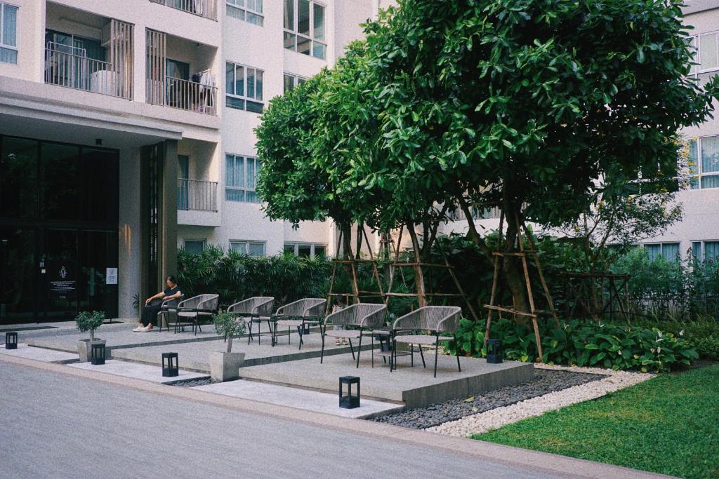 Cozy Room Gym Pool View Walk to Central Festival