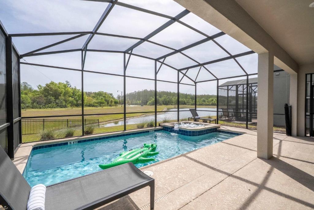 Stunning Game Room & Pool Jacuzzi Storey Lake 2799, Kissimmee