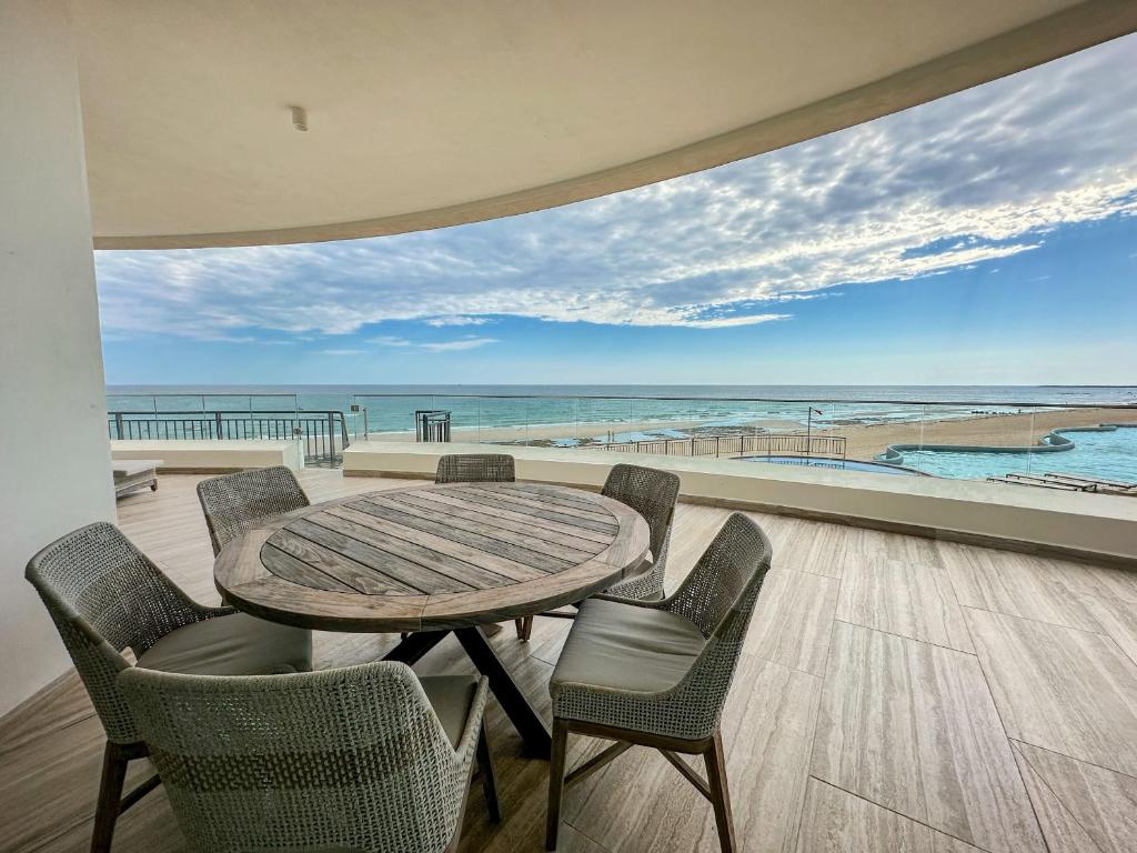 3BR Ground Floor Condo with Direct Pool Access #109 - 5