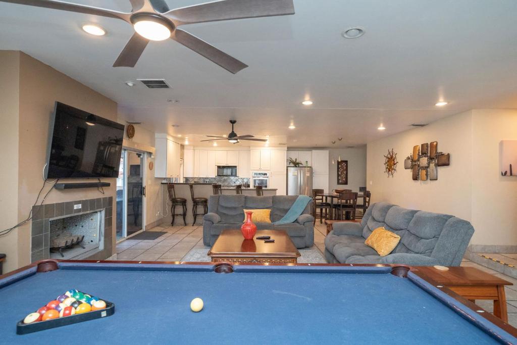 Apache Fyre, Canal Front Dock, Moovlaya Keys, Parker