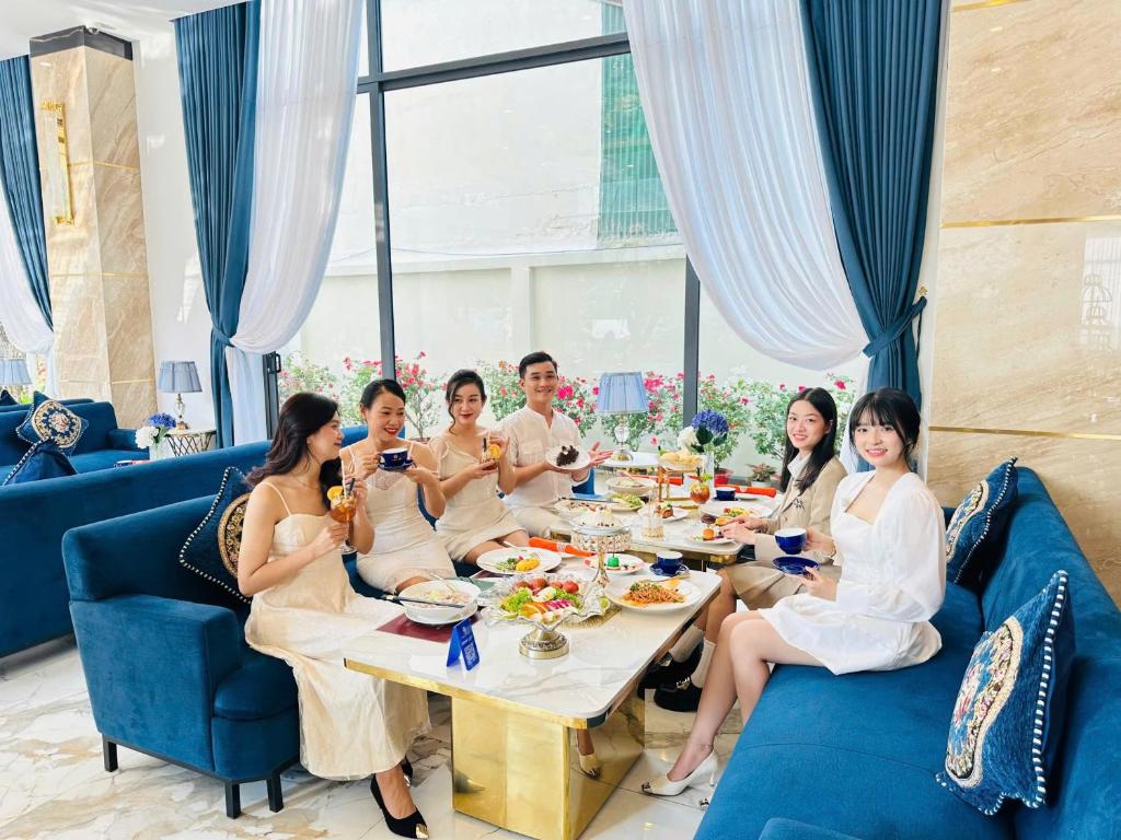SANDALS AQUILA HOTEL