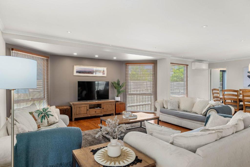 Outlook Escape by Ready Set Stay - BYO LINEN & TOWELS, Cowes