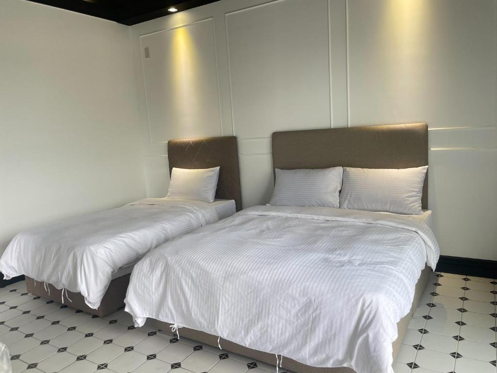 Stroll at Wudao Inn, Ch'ien-p'u