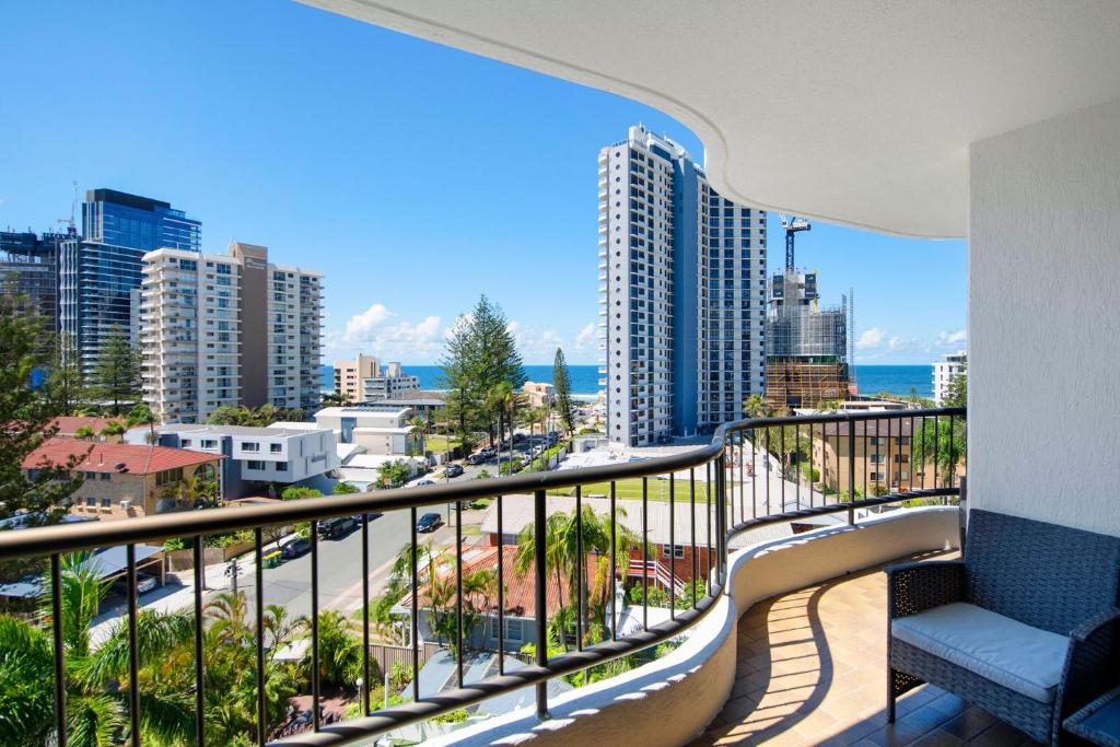 Ocean Views - Stylish 1 Bedroom in Surfers Paradise - CoastHM, Gold Coast