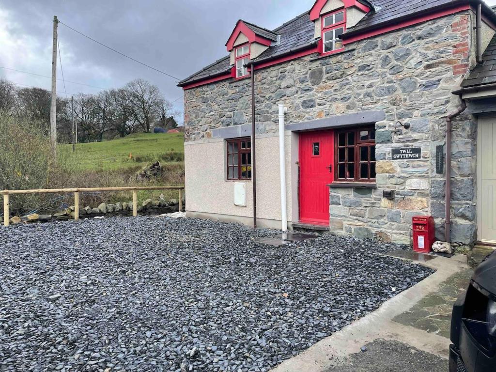 Snowdon Cottage - dog-friendly whole-house cottage at Llanberis in Snowdonia