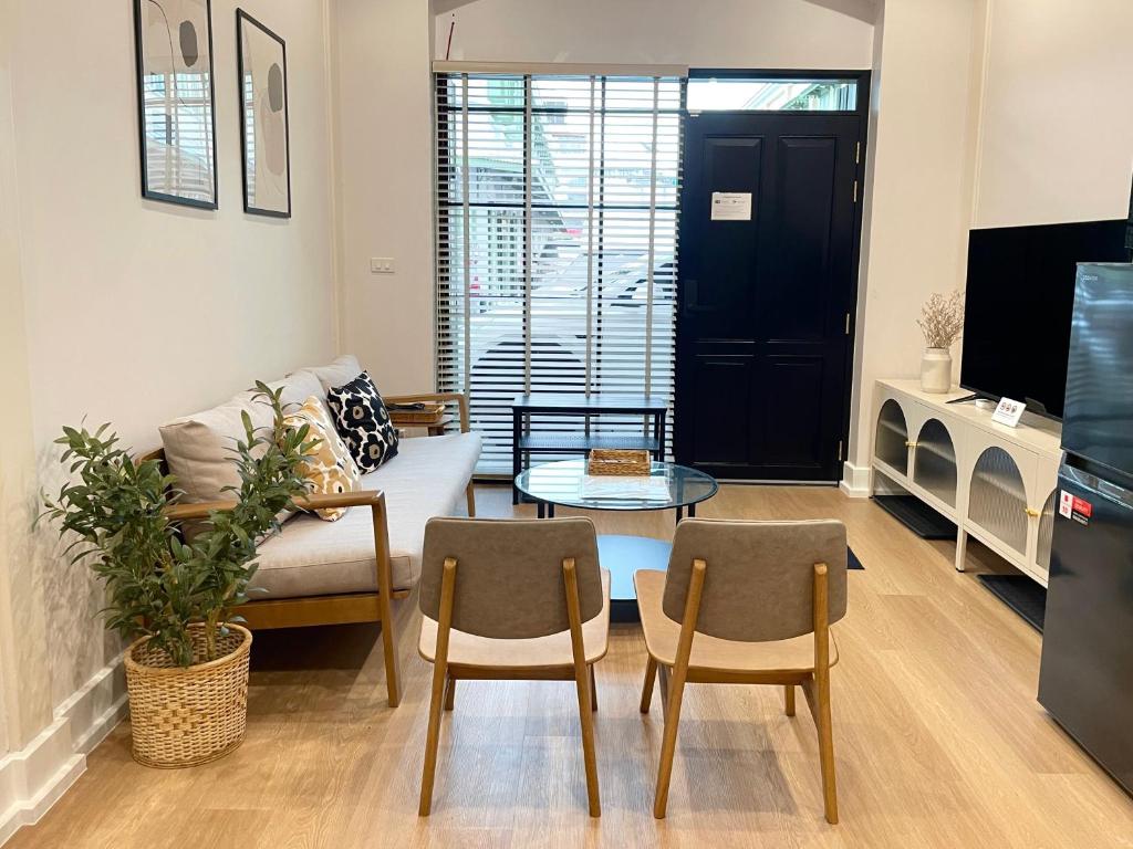 Vélin - Chinatown, Khlong San