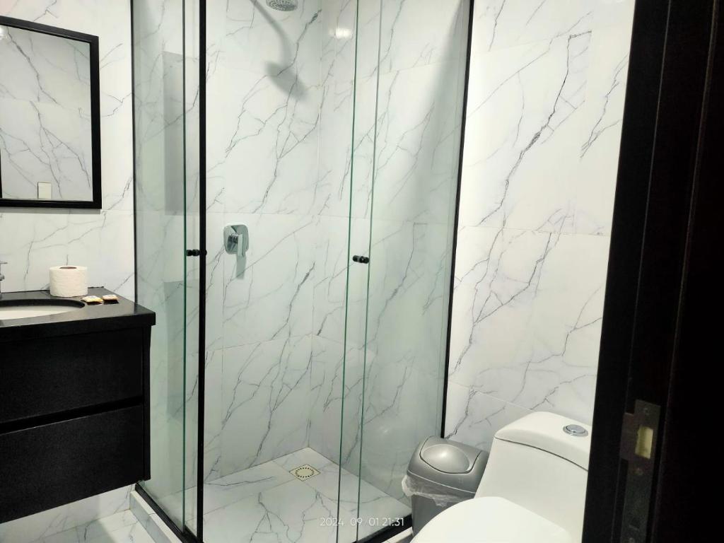 4J Sirari Equipetrol - Depto 1 Dormitorio con Lavadora, Netflix y TV Nacional - 3