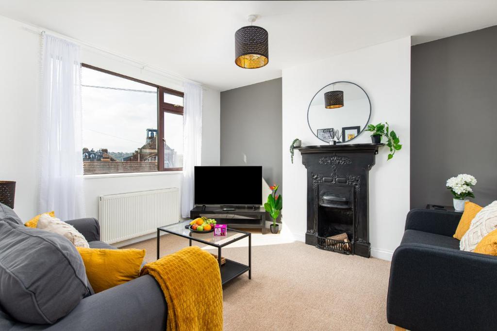 Spacious 2 bedroom apartment by MatchstickStays, Бристоль